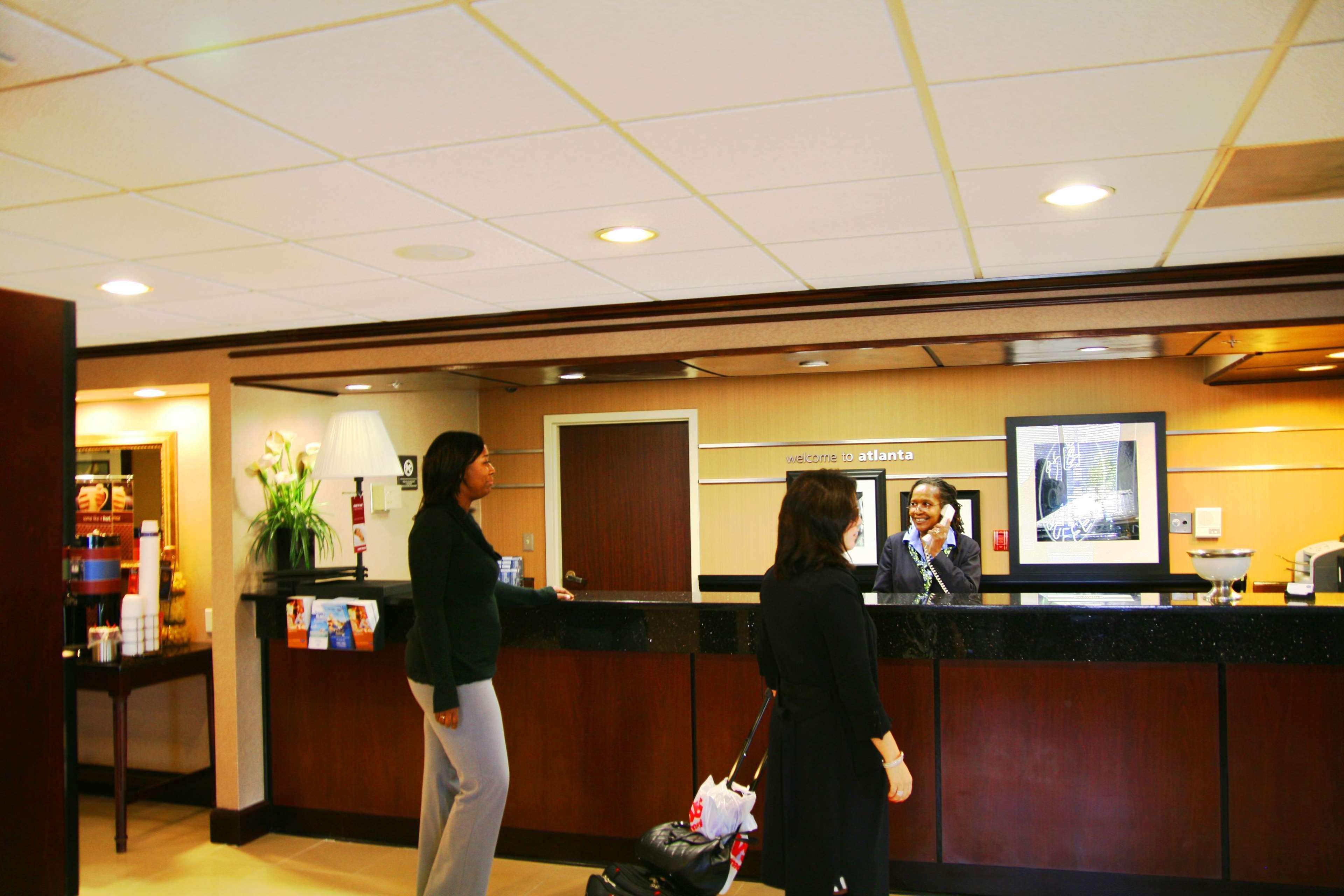 Hampton Inn Atlanta-North Druid Hills Интерьер фото